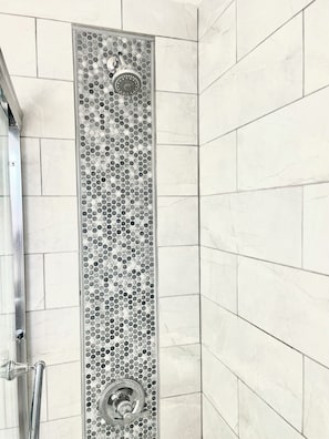 Hårtørrer, håndklæder, Sæbe, Toiletpapir