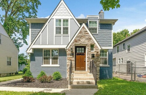 Cozy, Modern Luxe 3-bedroom house in Columbus with WiFi and AC