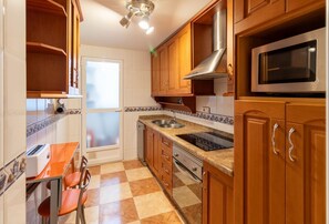 Oven, stovetop, dishwasher, cookware/dishes/utensils - Molino del Sol, Sugar and Tradition (Motril)