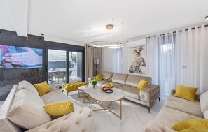 Smart TV - 6 bedroom stunning home in Podglavica (Podglavica)