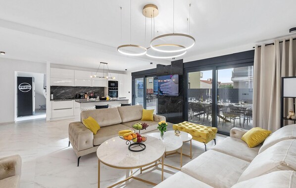 Smart TV - 6 bedroom stunning home in Podglavica (Podglavica)