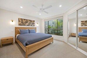 2 bedrooms, iron/ironing board, internet
