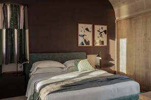 3 bedrooms, iron/ironing board, travel cot, WiFi