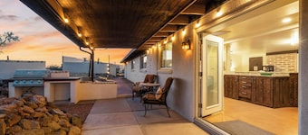 Panoramic Mountain Views, Heated Pool, 2 Kitchens