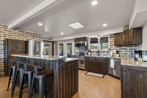 Fridge, microwave, oven, stovetop - Panoramic Mountain Views, Heated Pool, 2 Kitchens (Tucson)