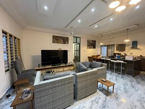 TV, stereo - Sleep6-Casa Blanca-PrivateGarden-OffStreet-Kasoa (Kasoa)