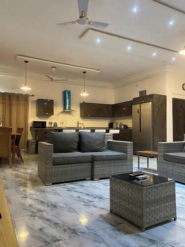 Sleep6-Casa Blanca-PrivateGarden-OffStreet-Kasoa