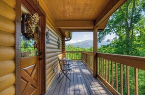 Property grounds - STUNNING VIEWS! Dual decks, game room, arcade, pool table, luxury &UPGRADES (Gatlinburg)