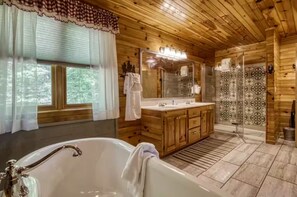 Hair dryer, towels, toilet paper - STUNNING VIEWS! Dual decks, game room, arcade, pool table, luxury &UPGRADES (Gatlinburg)
