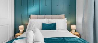 Classy | Stylish | 13 min to West Edmonton Mall