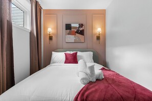 2 chambres, fer et planche à repasser, Wi-Fi, draps fournis