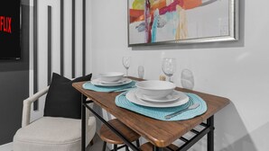 Dining - Classy | Stylish | 13 min to West Edmonton Mall (Edmonton)