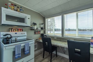 Studio Suite | In-room dining