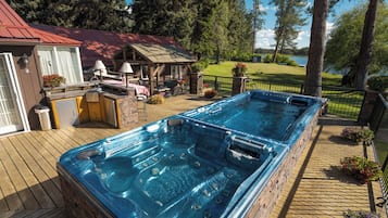 Exercise/lap pool