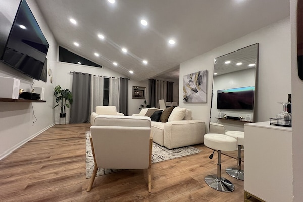 Smart TV, chimenea, estéreo, monitor de computadora