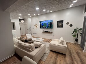 スマートテレビ、暖炉、ステレオ、PC モニター