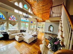 Smart TV, fireplace, DVD player, books