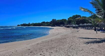 Costambar Ocean Breeze - Beachfront Apartment With Pool