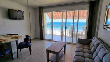 Apartamento, 2 habitaciones, accesible para personas con discapacidad, fumadores | Sala de estar | Libros