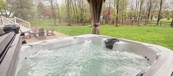 Cozy Ithaca Retreat - Fenced Yard - 7 min drive to Cornell - Ev Charger