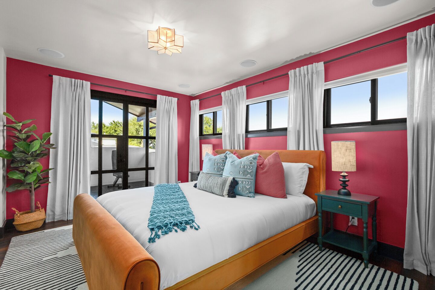 5 bedrooms, desk, iron/ironing board, travel crib