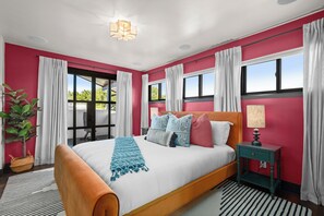 5 室のベッドルーム、デスク、アイロン / アイロン台、旅行用ベビーベッド