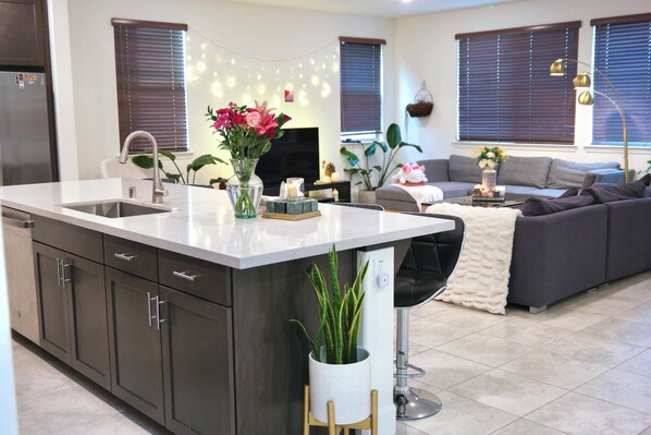 Interior - Luxury 5-Bed 3-Bath w/Gym, Office, EV, Smoker (Antelope)