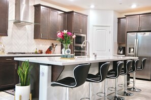 Fridge, microwave, oven, stovetop - Luxury 5-Bed 3-Bath w/Gym, Office, EV, Smoker (Antelope)