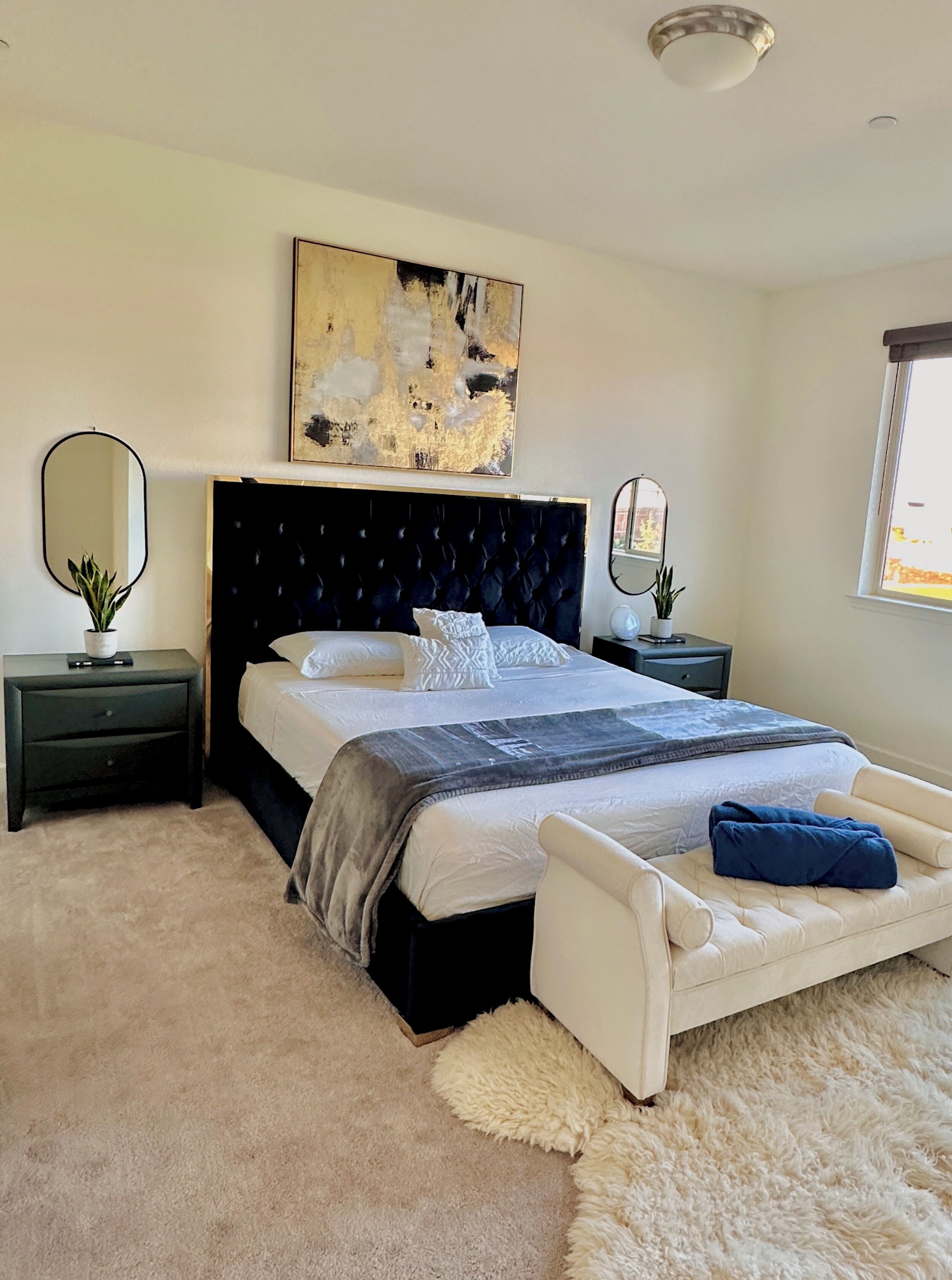 5 bedrooms, desk, iron/ironing board, WiFi