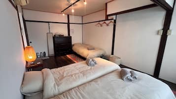 Basic Triple Room | In-room safe, individually decorated, individually furnished