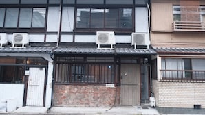 施設の正面