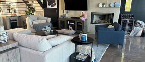 Smart TV, table tennis, stereo