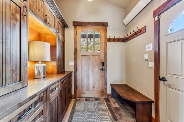 Interior - Breckenridge Escape with Hot Tub & Mountain Views (Breckenridge)