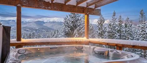 Bañera de hidromasaje al aire libre