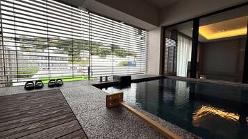 Executive Suite | 1 bedroom, in-room safe, free WiFi, bed sheets