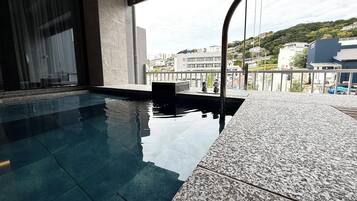 1 bedroom, in-room safe, free WiFi, bed sheets