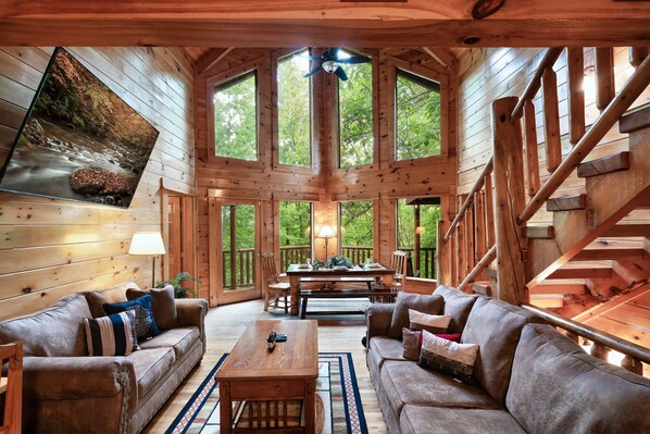 TV, fireplace, table football - 5 bedrooms + Tri-Level + Cinema + Speakeasy Game Room + Arcades (Gatlinburg)