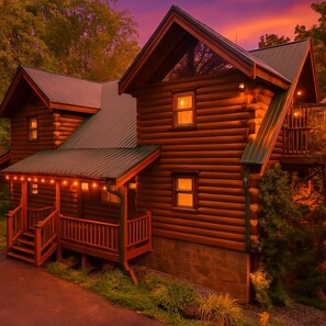 Exterior - 5 bedrooms + Tri-Level + Cinema + Speakeasy Game Room + Arcades (Gatlinburg)