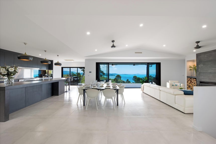 'Nine Islands' Airlie Beach Luxury Holiday Home With Ocean Views - Airlie Beach