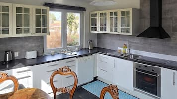 Réfrigérateur, four, plaque de cuisson, lave-vaisselle