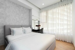 豪華公寓, 2 間臥室, 城市景觀 | 書桌、筆電工作空間、遮光布/窗簾、熨斗/熨衣板