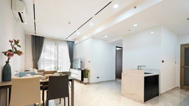 A modern living room with a dining area, a kitchen, and a bathroom. - Midtown Citypoint Central Suites By An Gia Hospitality (Ho Chi Minh City)