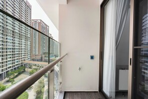 Deluxe Apartment, 2 Bedrooms, City View | Balcony