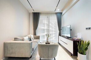 Deluxe Apartment, 2 Bedrooms, City View | Living area