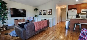 Smart TV, computer monitors