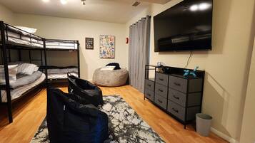3 bedrooms, desk, iron/ironing board, travel crib