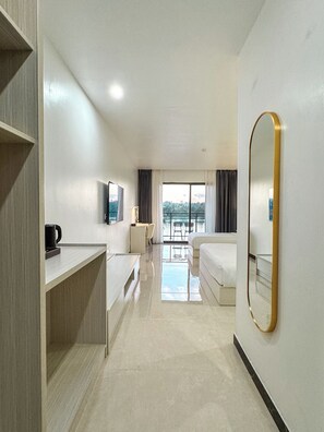 Κλινοσκεπάσματα υψηλής ποιότητας, μίνι μπαρ, μοναδική διακόσμηση 