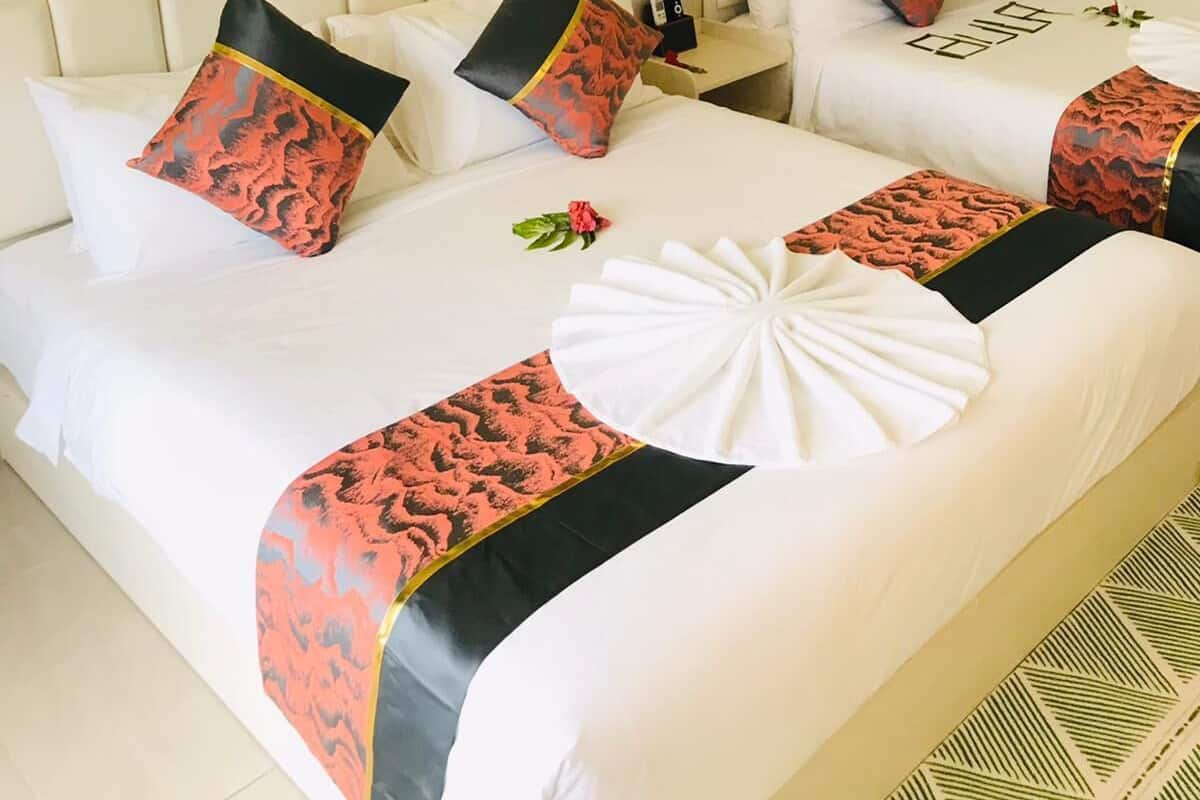 Habitación Deluxe | Ropa de cama de alta calidad y escritorio