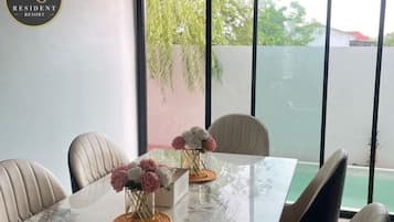 FAMILY POOL VILLA TWO BEDROOM | Living area