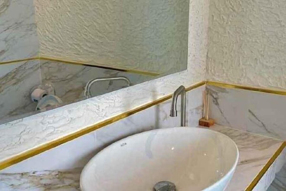 Bathroom | Separate tub and shower, free toiletries, hair dryer, towels